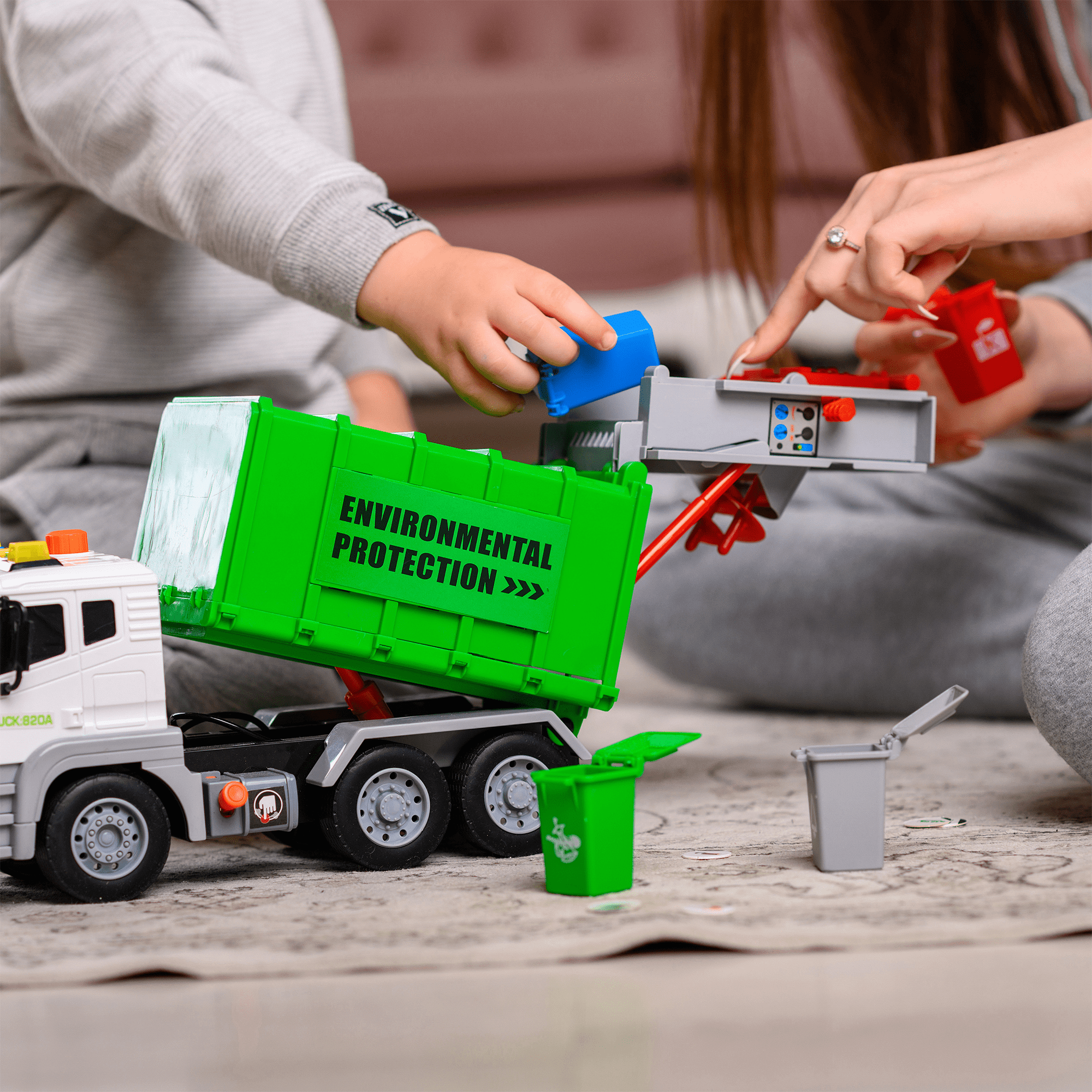 CifToys Garbage Truck Toys for Boys with Trash Cans， Friction Play Vehicle， Ages 3 - 8 Years