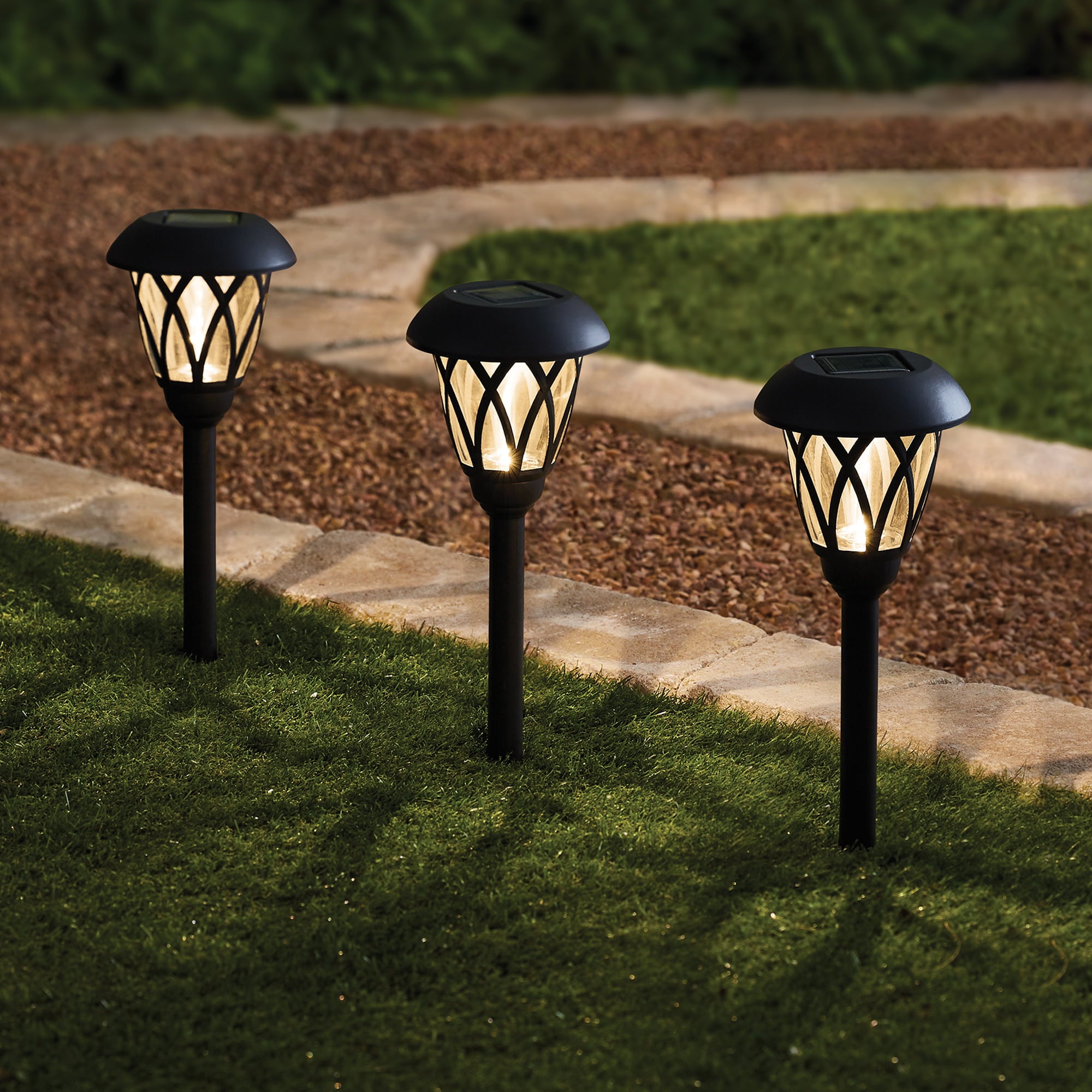 Mainstays Solar Powered Black Lattice LED Landscape Pathway Light with Glass Lens， 8 Lumens