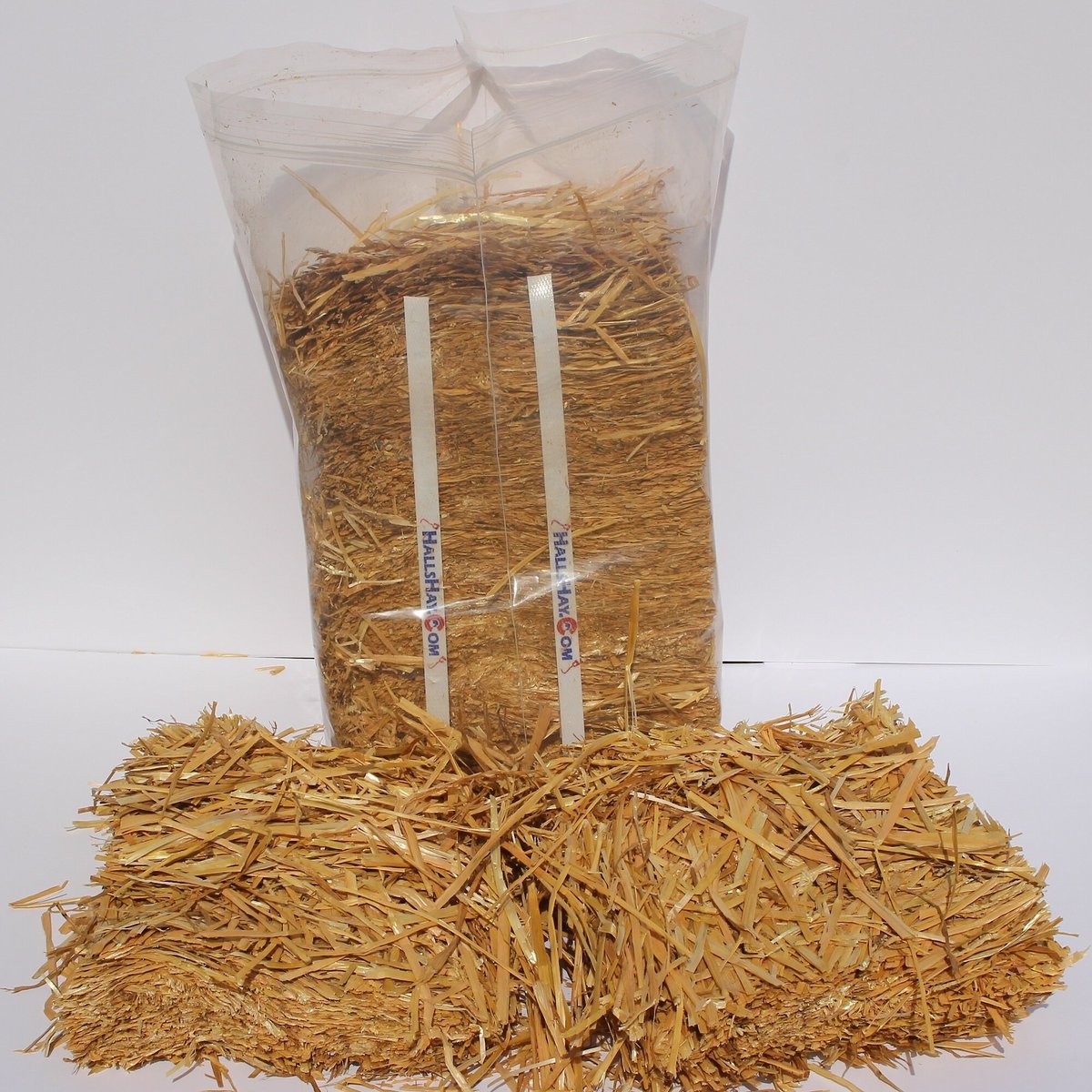 Hall's Hay Wheat Straw Mini-Bale Small Pet Bedding， 4-lb box