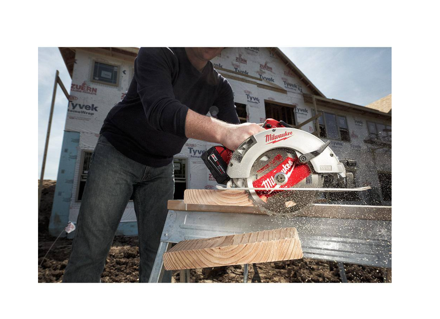 Milwaukee 2631-20-48-59-1835 M18 18-Volt Lithium-Ion Brushless Cordless 7-1/4 in. Circular Saw W/ 3.0Ah Battery and Charger