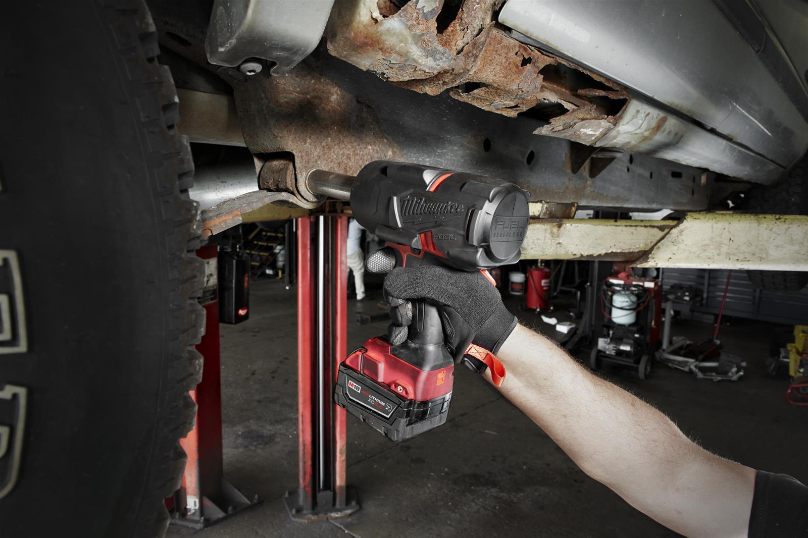 Milwaukee Tool 2767-22R Milwaukee M18 FUEL 1/2 in. High-Torque Impact Wrench with Friction Ring