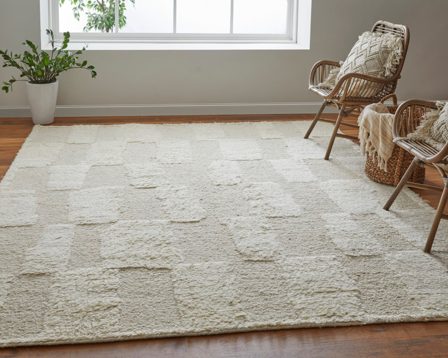 Saena Checkered Hand Woven Ivory / Beige Rug