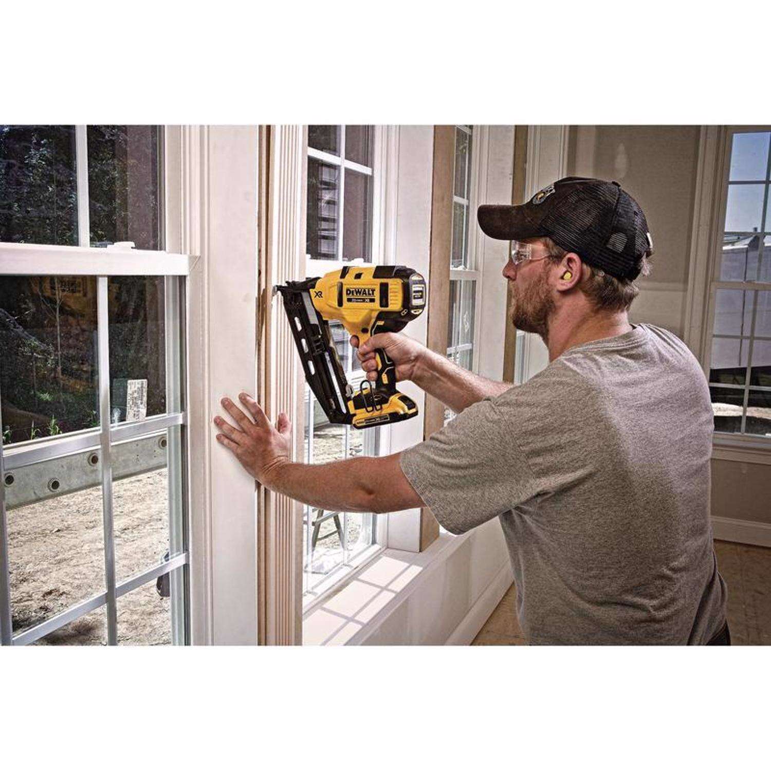 DW 20V MAX XR 16 Ga. Cordless 20 deg Angled Finish Nailer 20 V