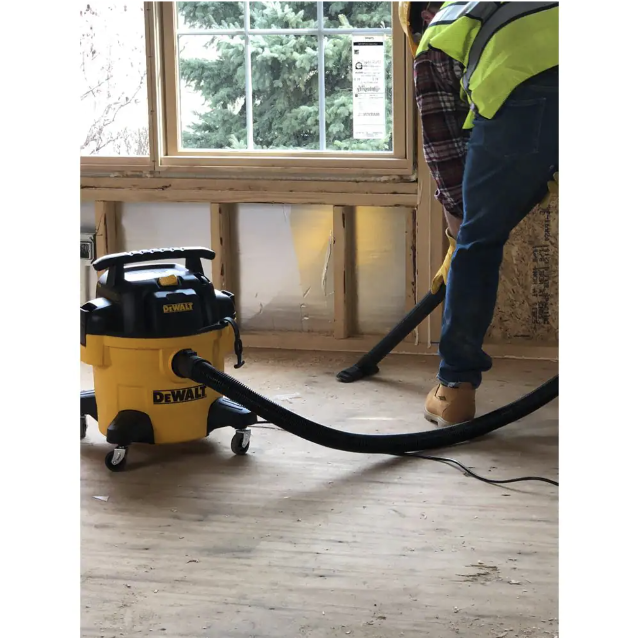 Dewalt DXV06P 6 gallon Poly Wet/Dry Vacuum， Yellow