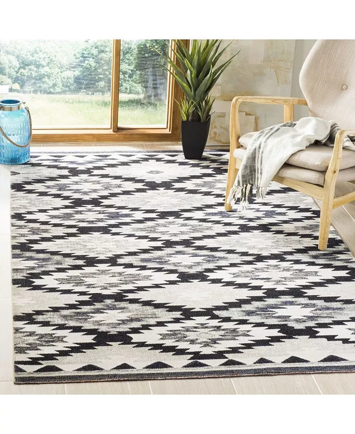 Safavieh Montage MTG216 Gray and Black 5'1 x 7'6 Outdoor Area Rug