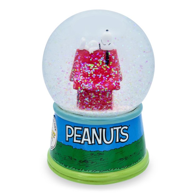 Silver Buffalo Peanuts Snoopy Group Walk Light up Snow Globe 6 Inches Tall