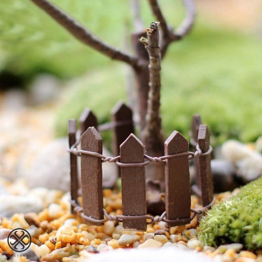 Luxtrada 2pcs Miniature Fairy Garden Wood Fence Doll House Terrarium Dollhouse Succulent Plant Pot DIY Mini Ornament for Dollhouse Home Garden (White)