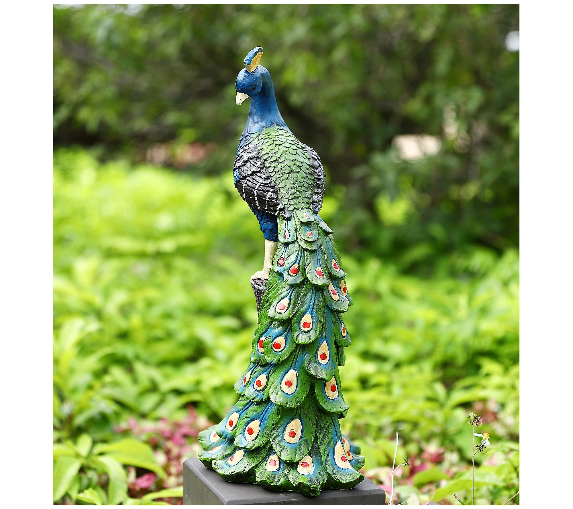 Techko Peaceful Peacock Statue with Solar Spotl ight