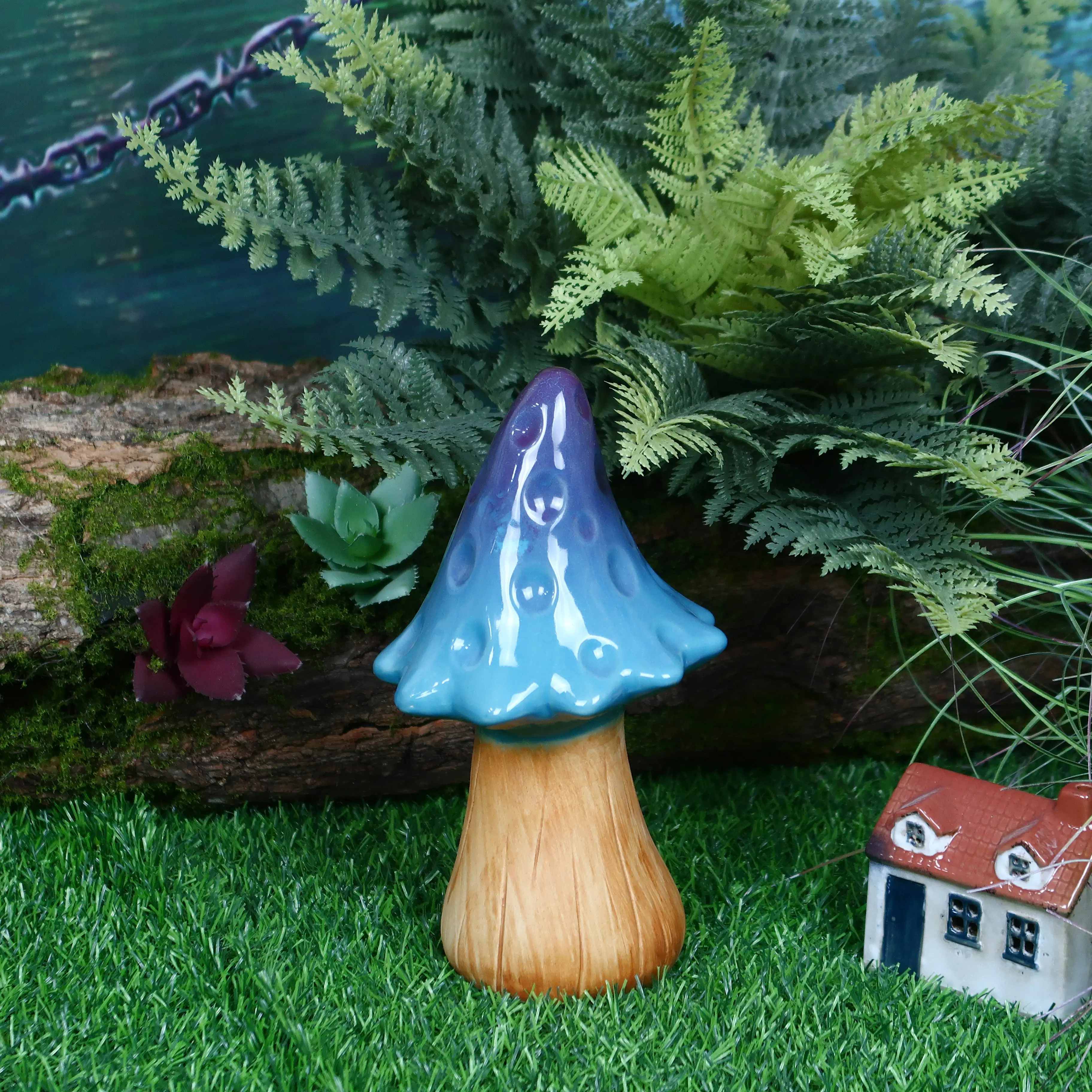 2023 New  Hot Selling Ceramic Christmas Mushroom Figurine Garden Accessories Ceramic Outdoor Ornament