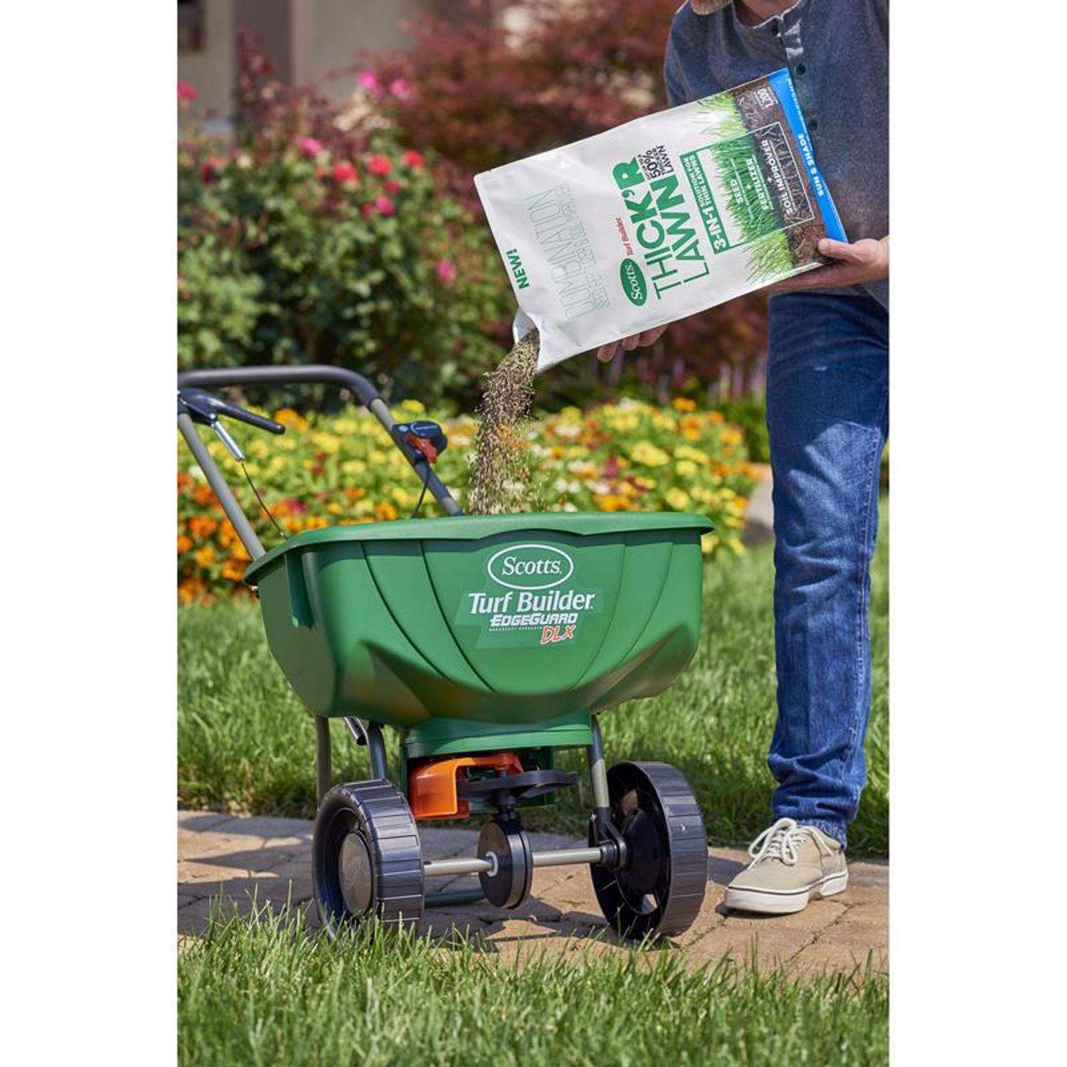 Scotts Turf Builder ThickR Lawn All-Purpose Lawn Fertilizer For Sun/Shade Mix 1200 sq ft