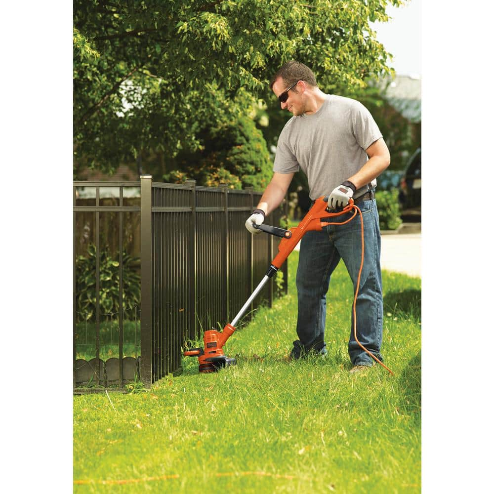 BLACK+DECKER 14 in. 6.5 AMP Corded Electric Single Line 2-in-1 String Trimmer & Lawn Edger with Automatic Feed and POWERDRIVE GH900