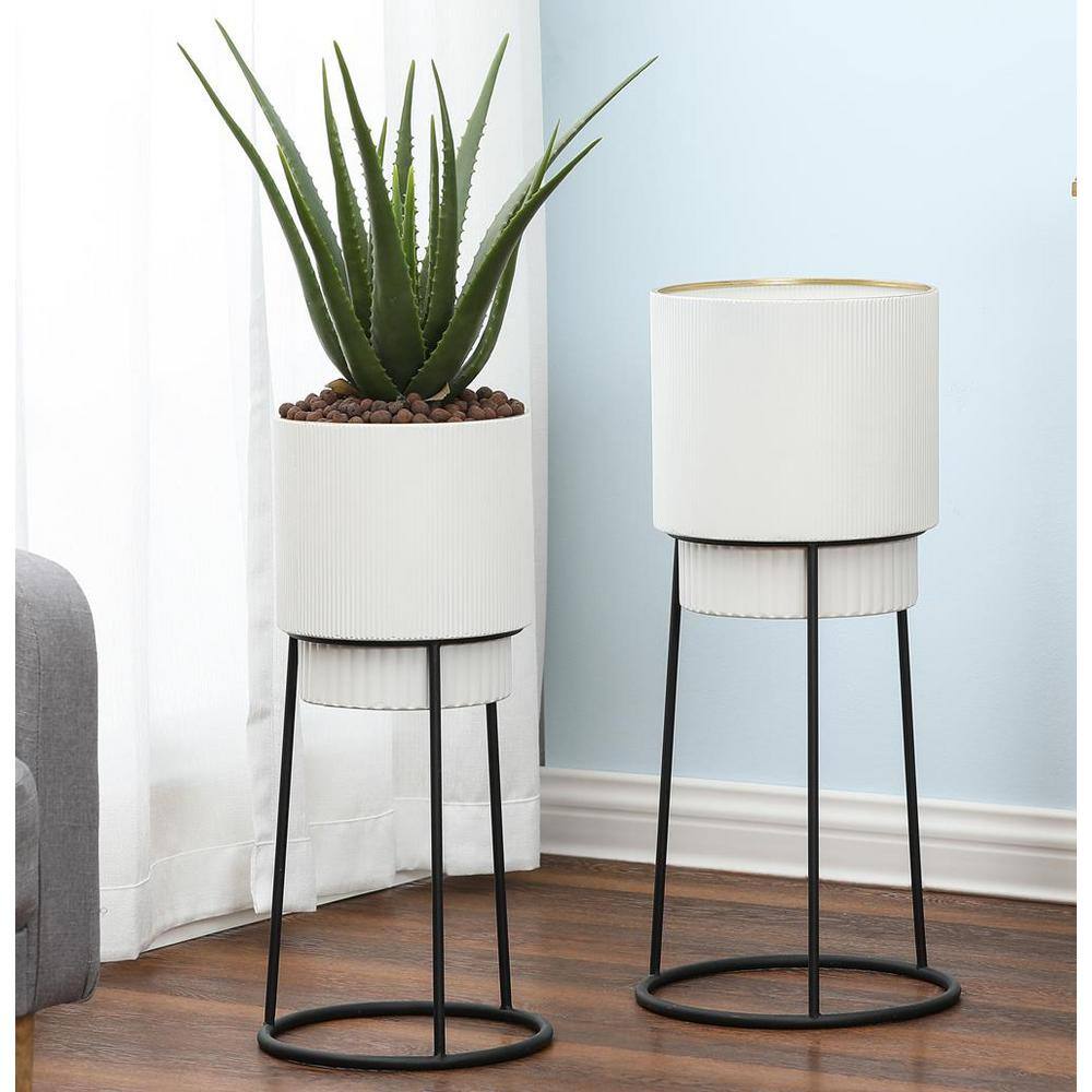 Luxen Home White Metal Cachepot Planters with Black Metal Stands (2-Pack) WHPL1453