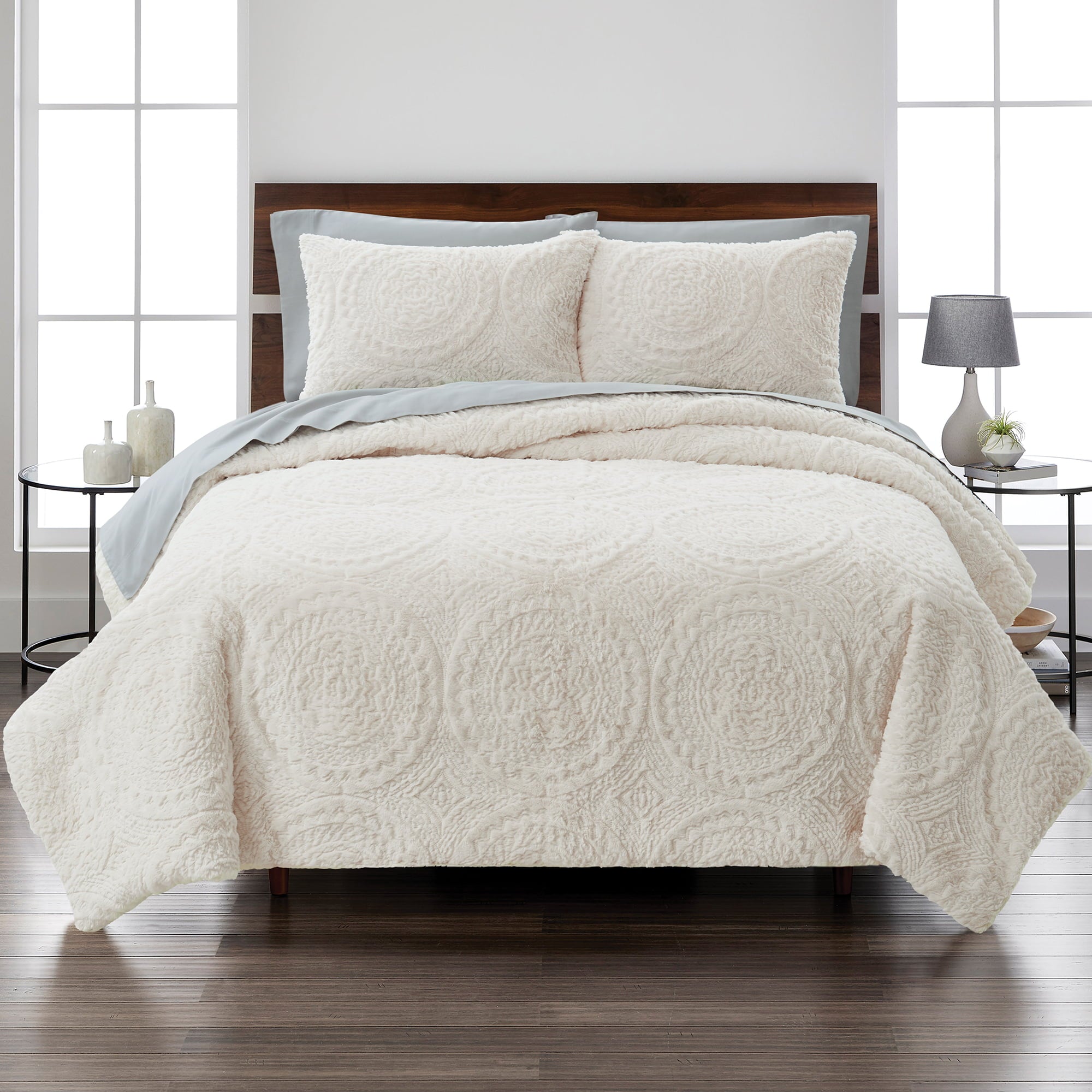 Better Homes and Gardens Embroidered Faux Fur 3-Piece Comforter Set， King， Ivory