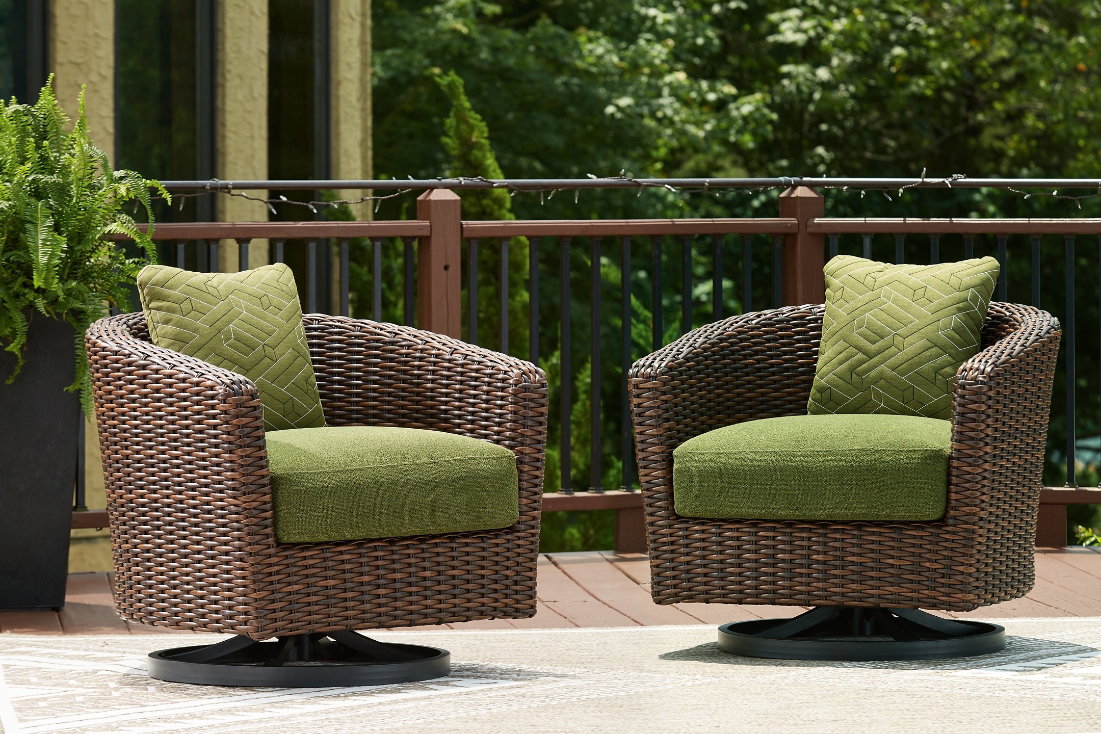 Horizon Hall Outdoor Swivel Lounge Chair with Cushion