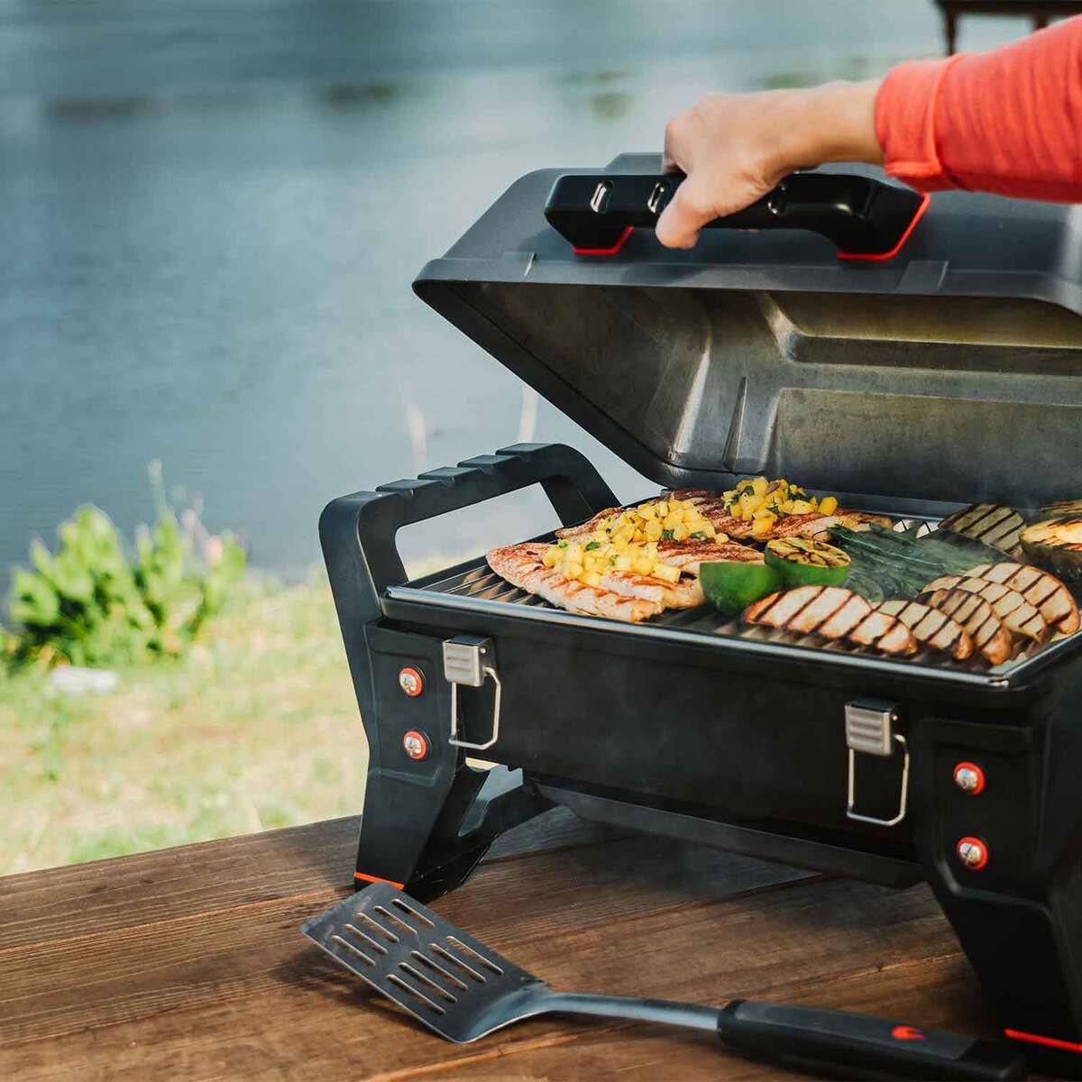 CharBroil Grill2Go X200 TRUInfrared Portable Gas Grill