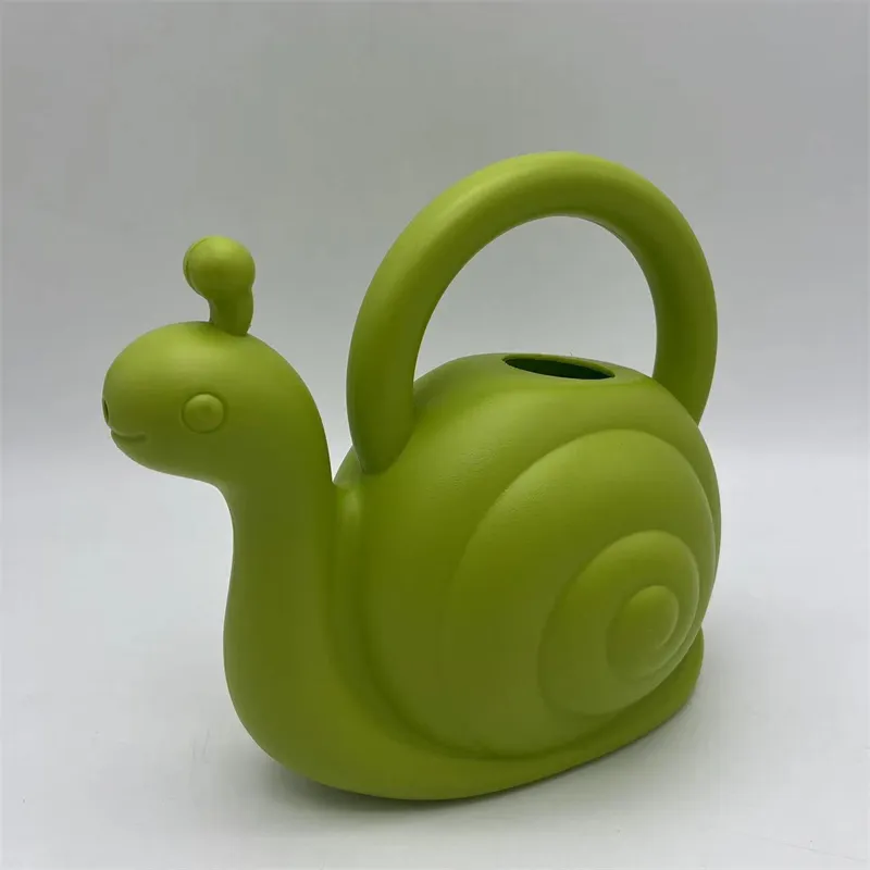 Hot selling likable cartoon snail kids animal watering can mini watering bottle garden beach tool set