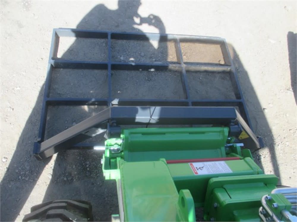 Avant 47.2 Wide Pull Behind Leveler ;