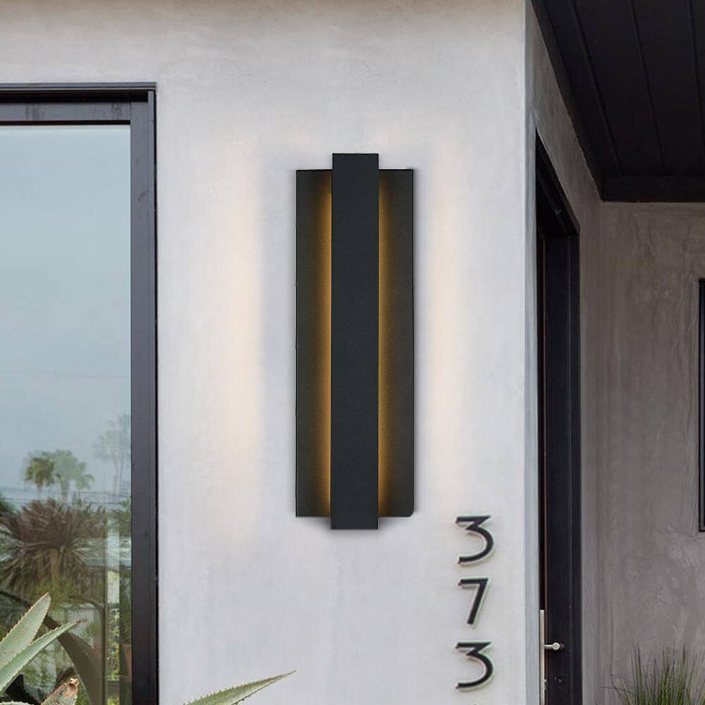 TRUE FINE Reflect 24 in. Black Modern LED Outdoor Wall Sconce Light TD120009W-LED