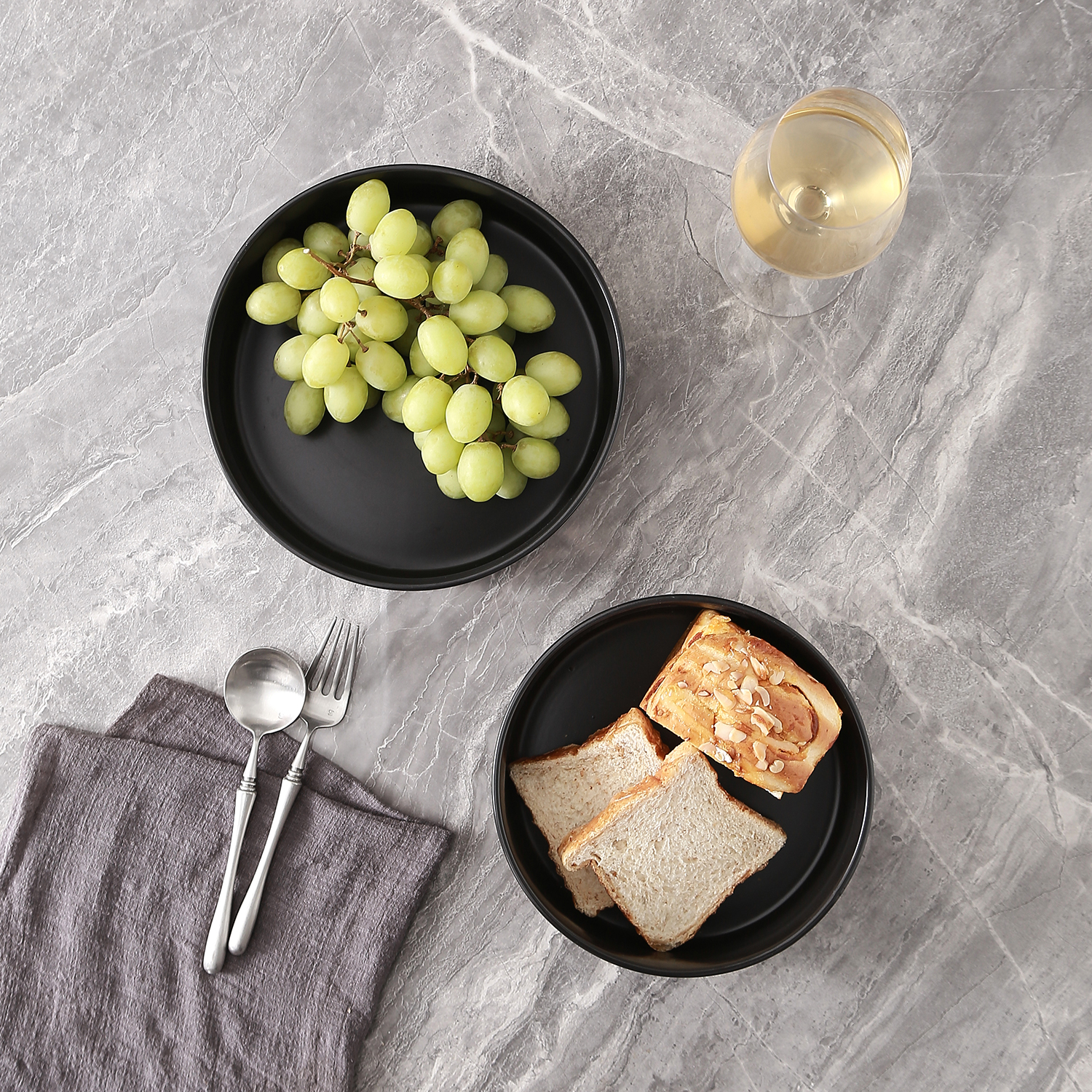 Stone + Lain Celina Stoneware Collection Dish Set， 2-Piece Serving Bowls， Black