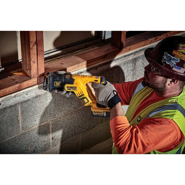 DEWALT 20V MAX XR Brushless Compact Reciprocating Saw