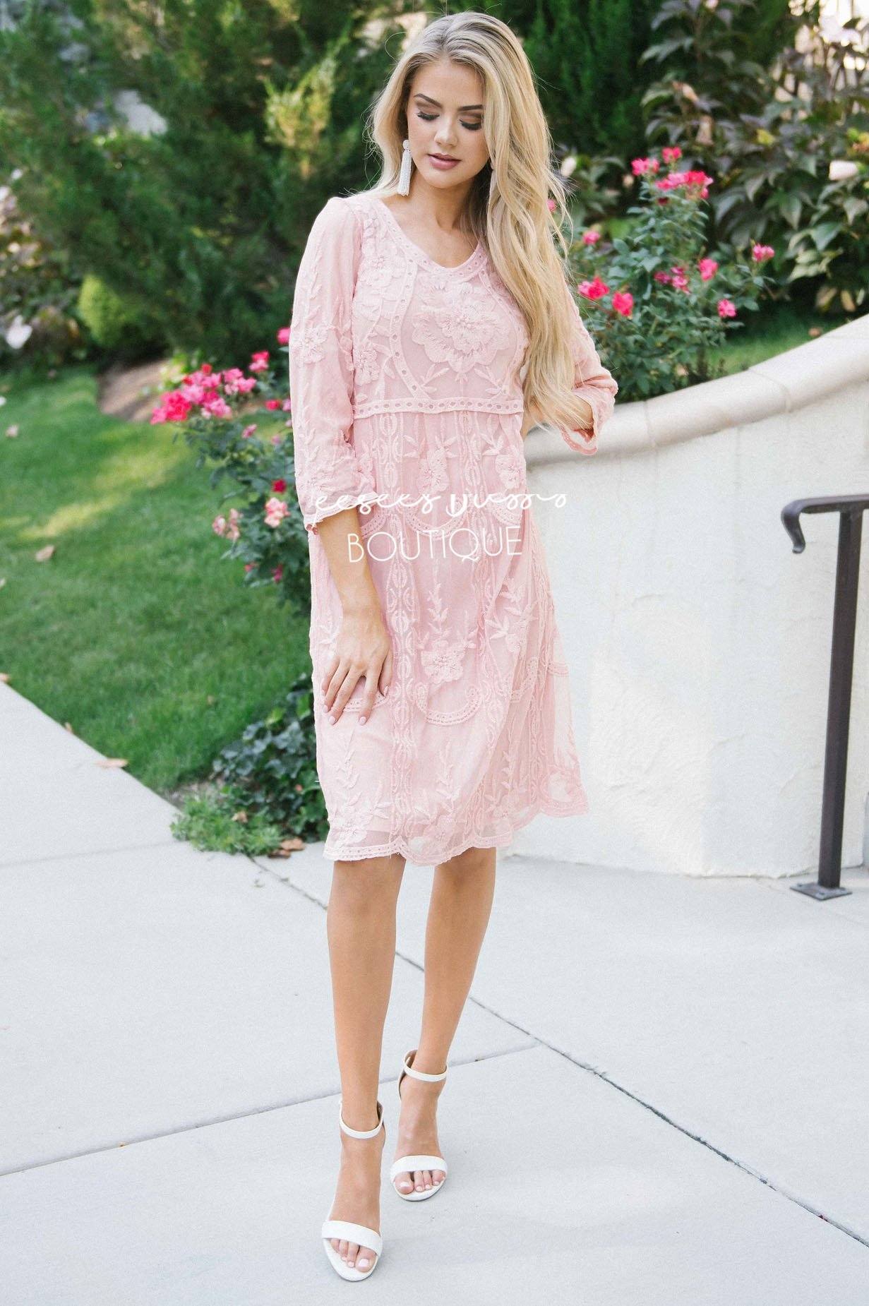 Day Dreamer Lace Dress in Dusty Mauve