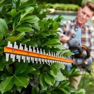 Worx 24 in. - 4.5 Amp in Electric Corded Hedge Trimmer with Inline Motor and Rotating Handle WG217