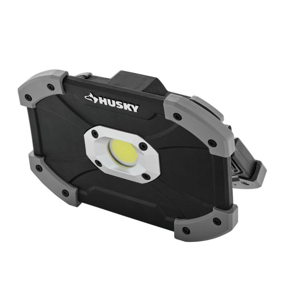 Husky 700 Lumens LED Utility Light 17FL1103