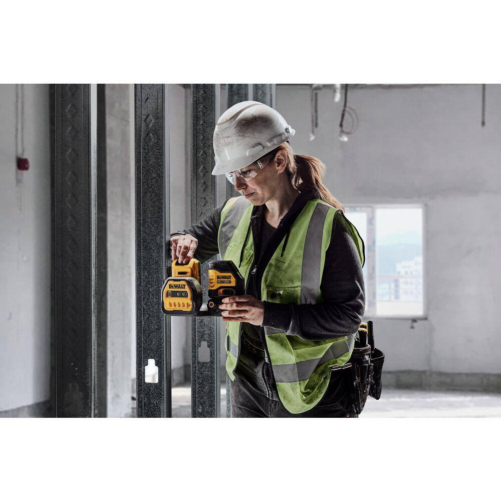 DW 20V Max Cordless Green Cross-Line Laser Level (Tool Only) DCLE34020GB