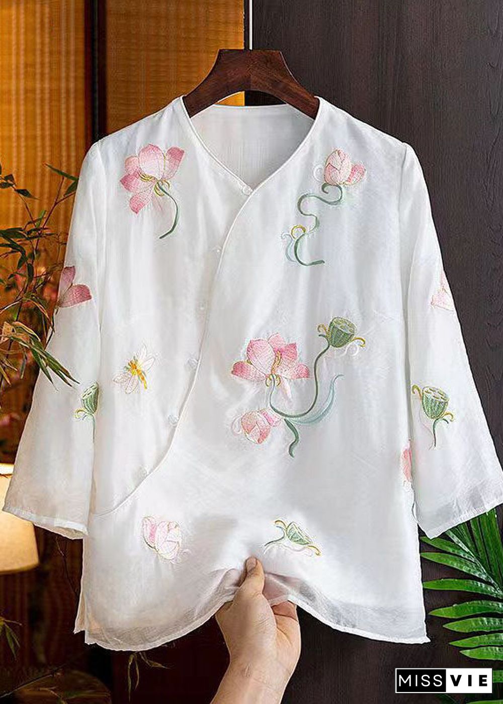 Retro White Embroideried Button Patchwork Cotton Shirts Bracelet Sleeve