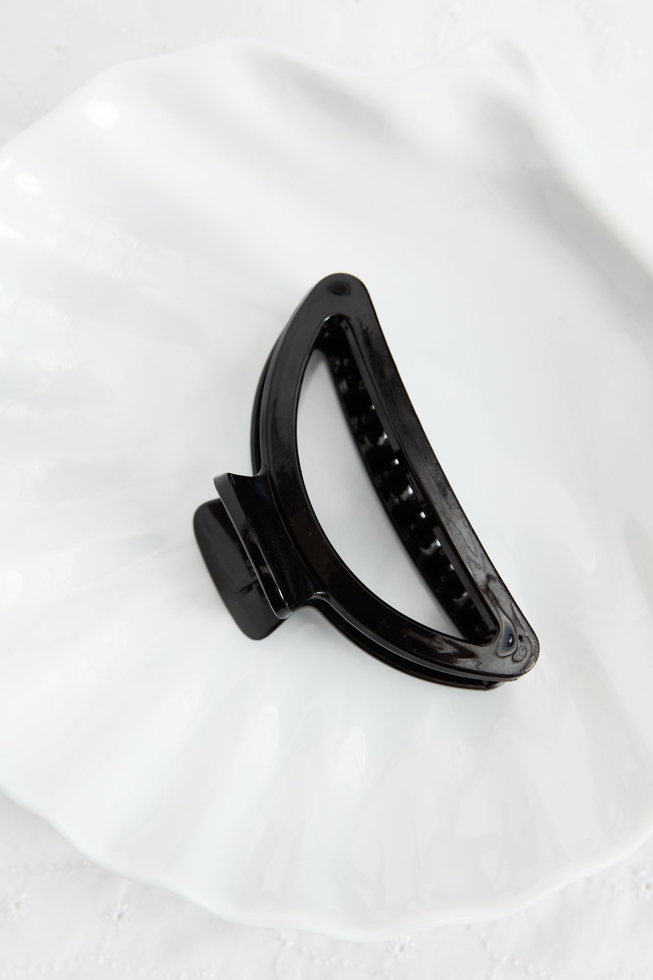 Number One Essential Hair Claw Black