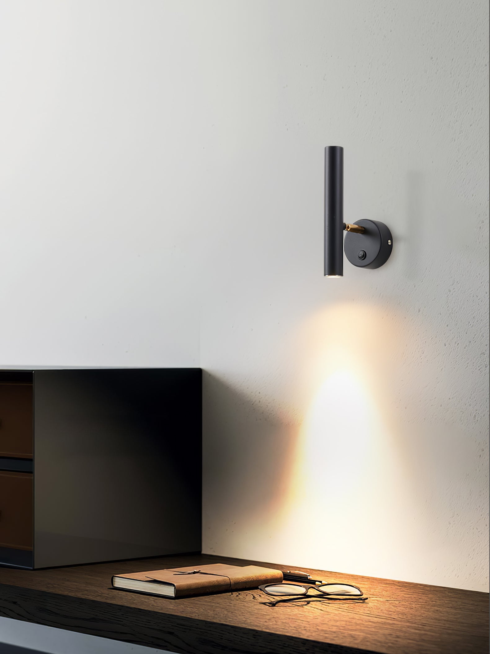 Slender Adjustable Wall Lamp