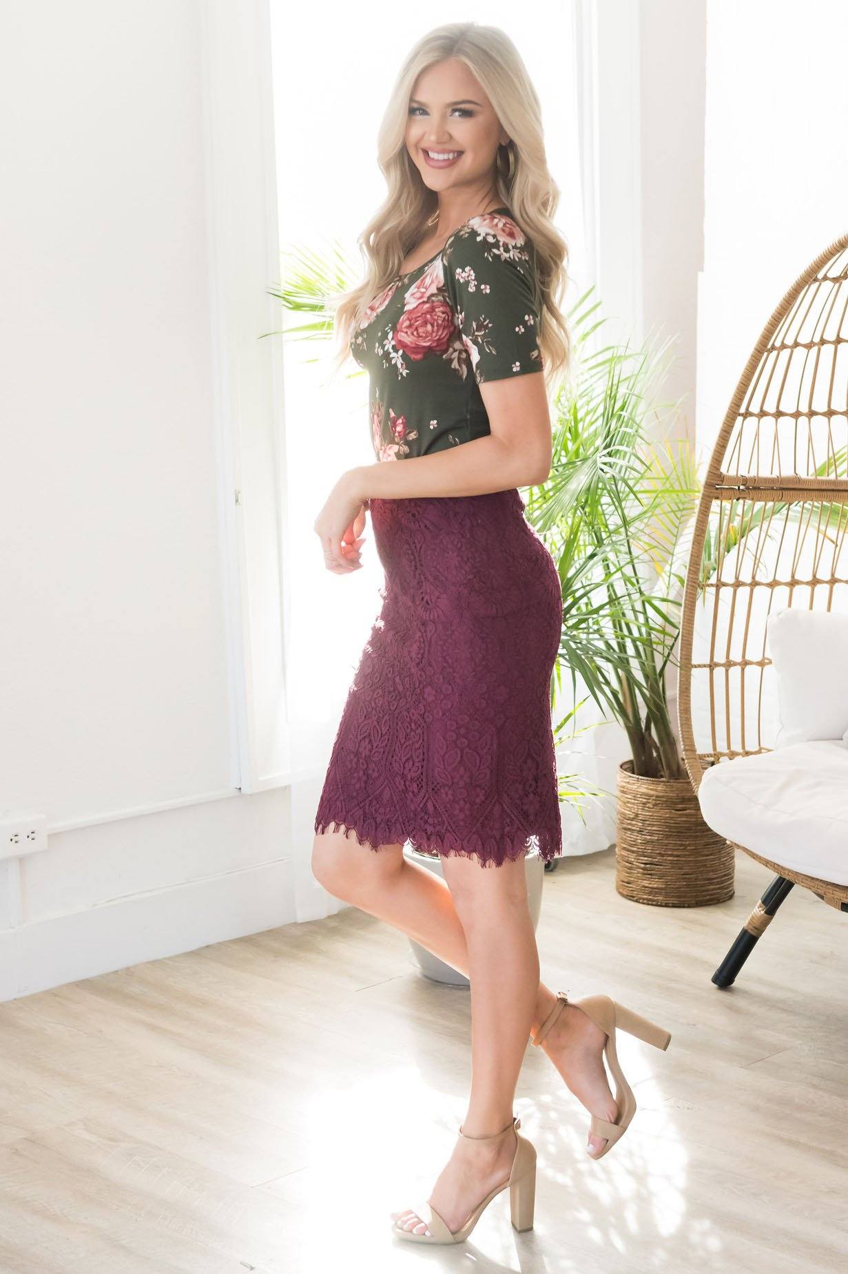 Lovely Wine Lace Pencil Skirt