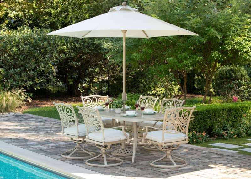 Hanover Traditions 7-Piece Outdoor Dining Set In Sand/Beige With 6 Swivel Rockers， 38and#215;72 Cast Table， Umbrella， Base