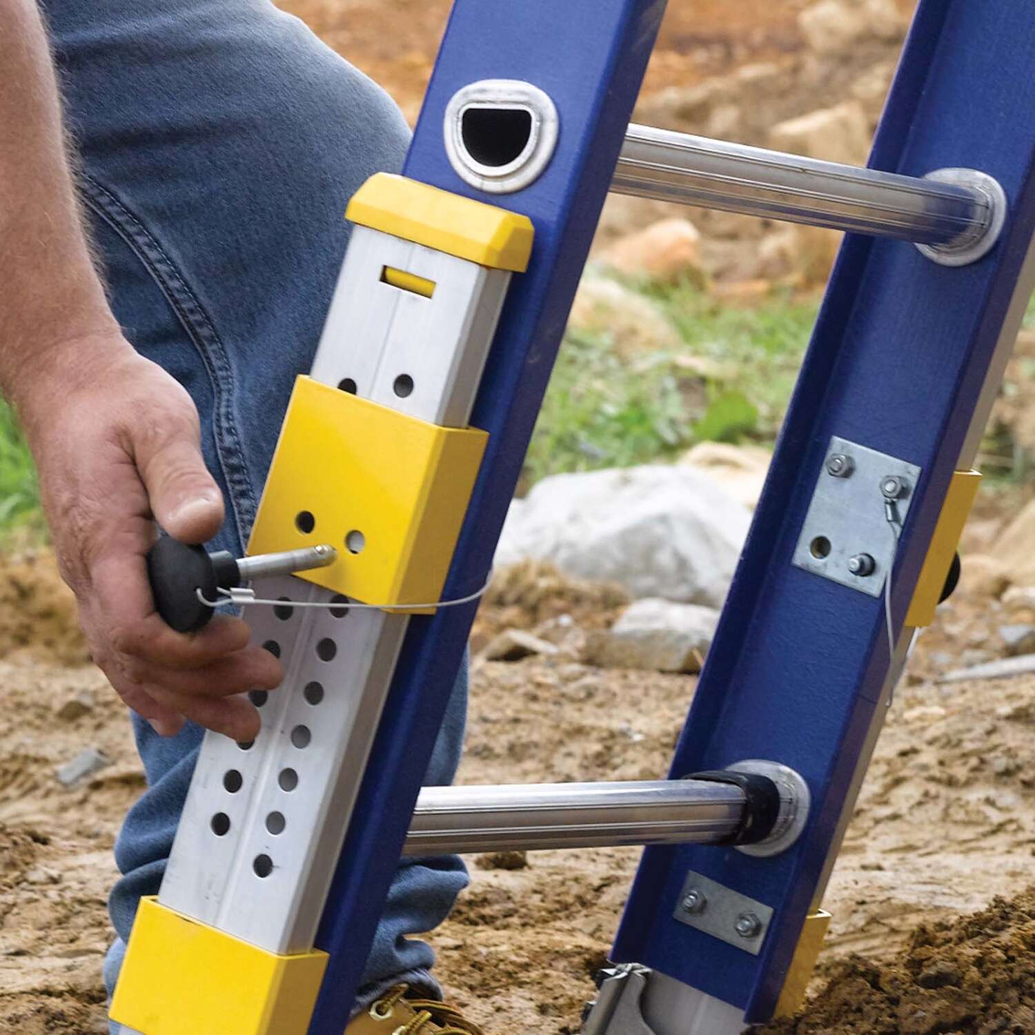 Werner Equalizer 28 ft. H Fiberglass Telescoping Extension Ladder Type IA 300 lb. capacity