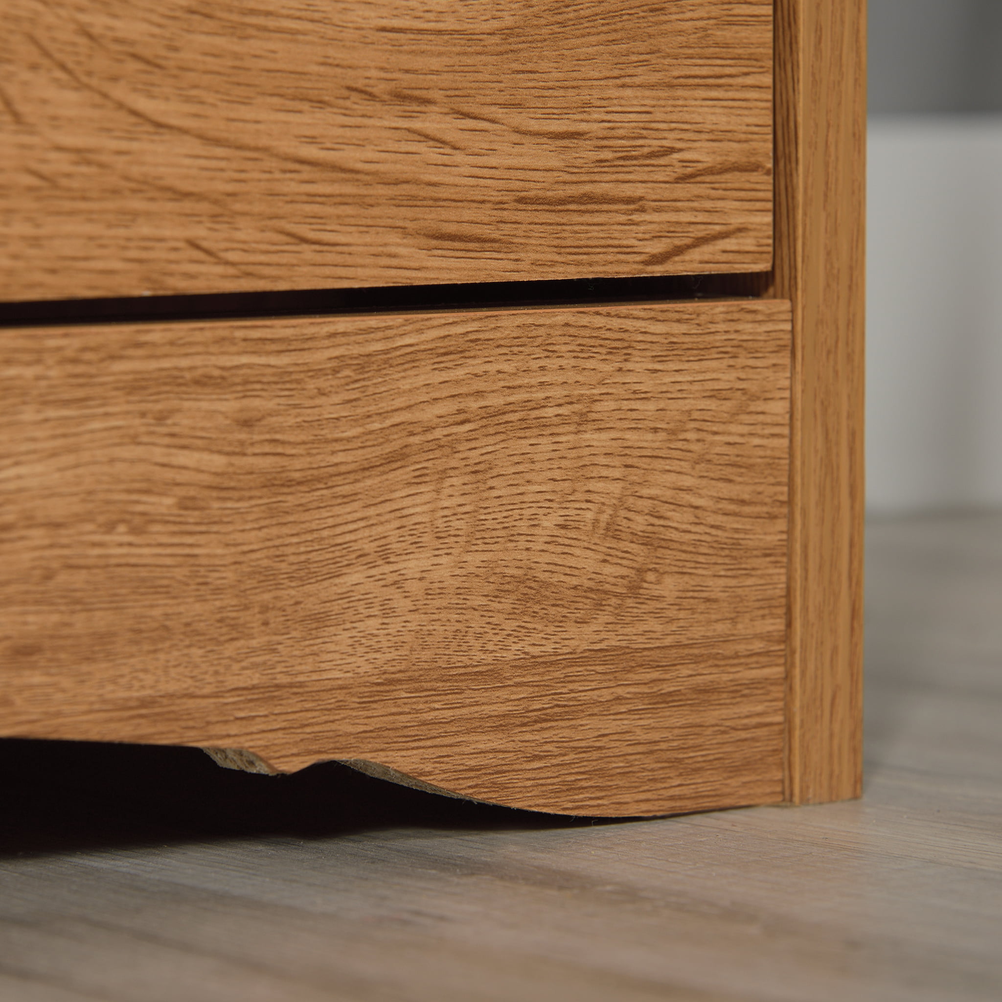 4-Drawer Dresser， Highland Oak Finish