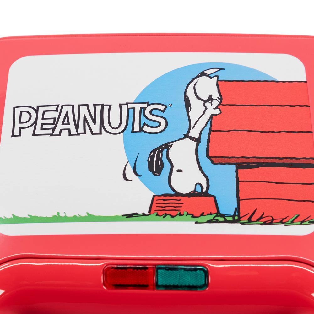 Uncanny Brands Peanuts Snoopy Dog Treat Maker - Pet Appliance DTM-PEA-SN1