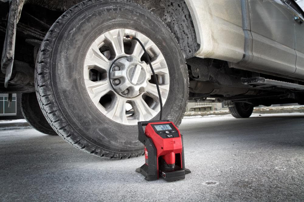 Milwaukee M12 Compact Inflator with CP 2.0AH Battery Kit 2475-21CP from Milwaukee