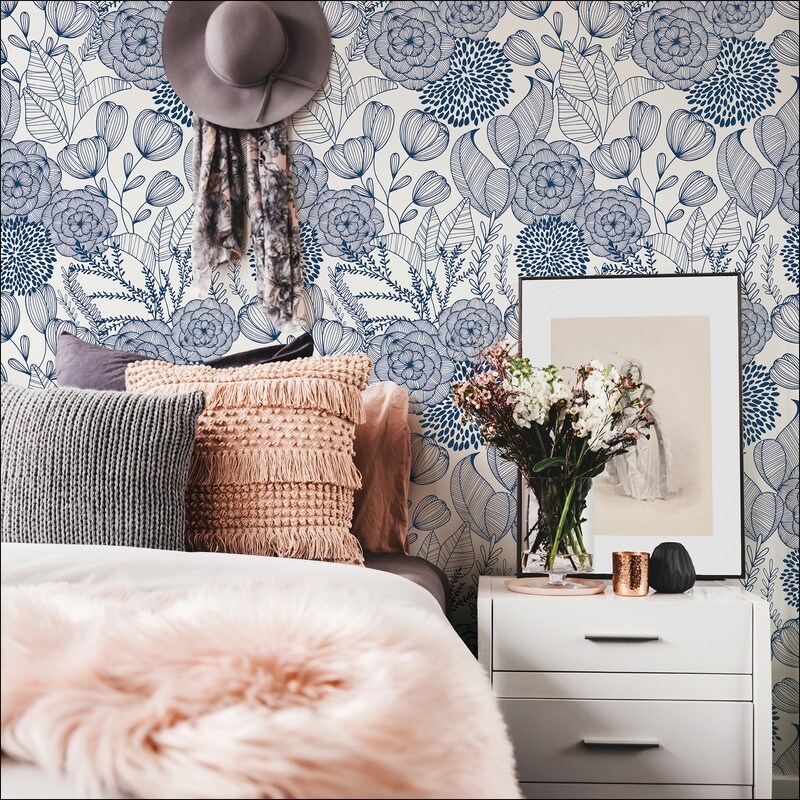 Navy/ White Secret Garden Floral Pattern Peel and Stick Wallpaper   216in x 20.5in x 0.025in