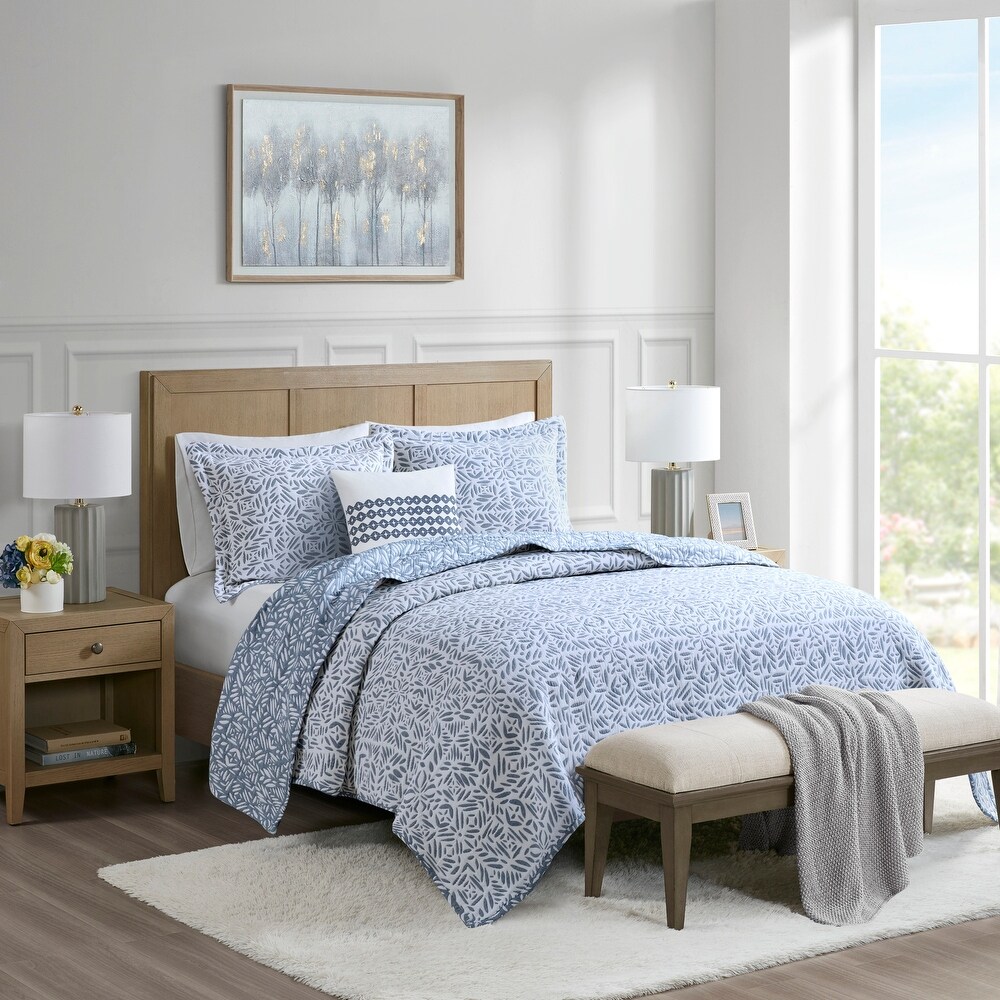 Madison Park Signature Harmony 4 Piece Oversized Reversible Matelasse Coverlet Set with Throw Pillow