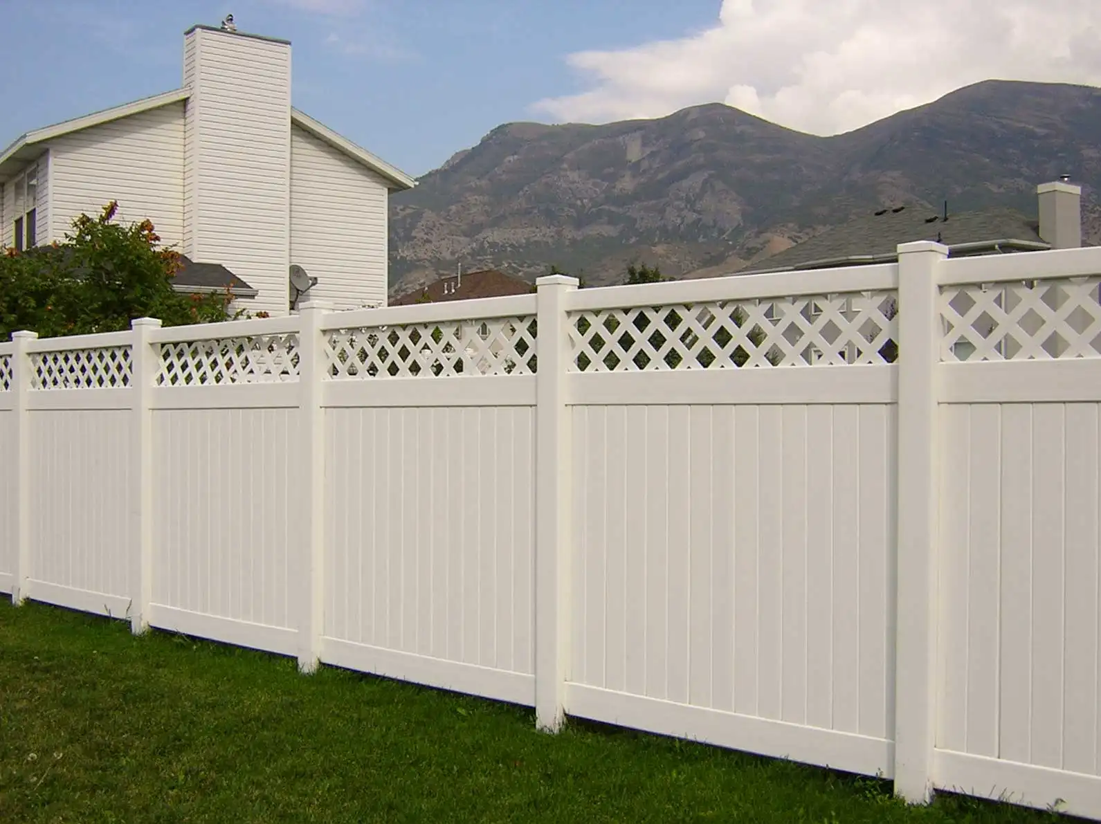 Anti climb lattice privacy fence for garden supplies