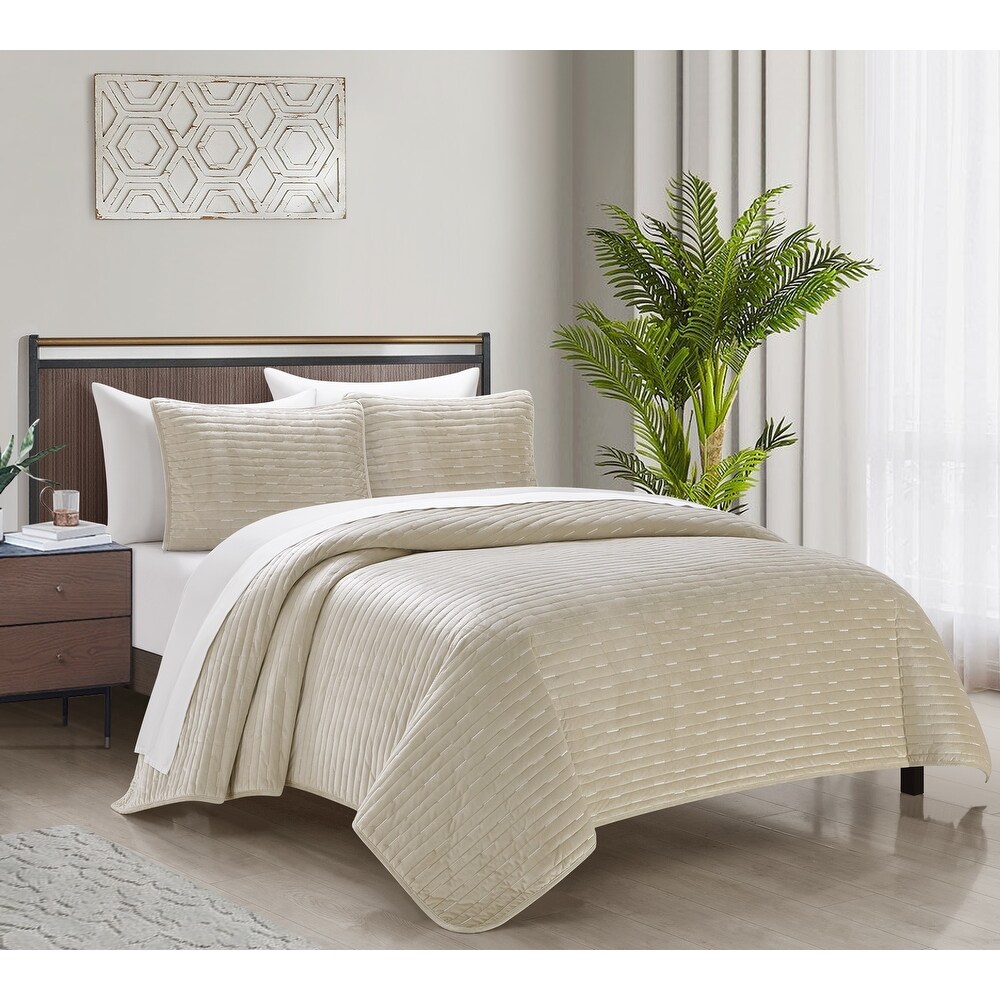 Chic Home Cassidy 7 Piece Elegant Stitched Embroidery Quilt Set