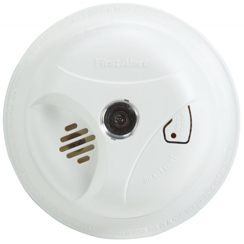 First Alert Smoke Alarm With Light White