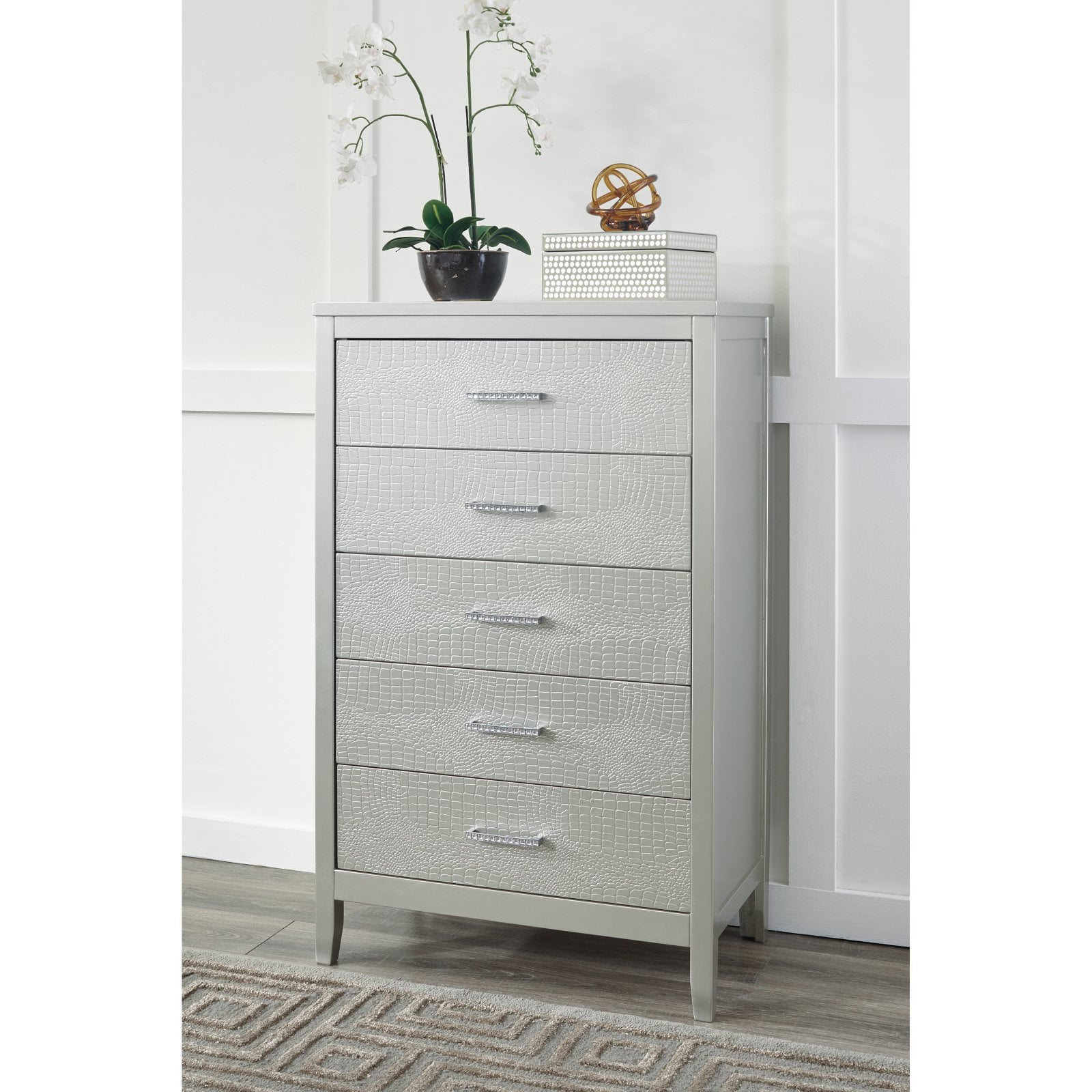 Signature Design by Ashley Olivet 5 Drawer Chest