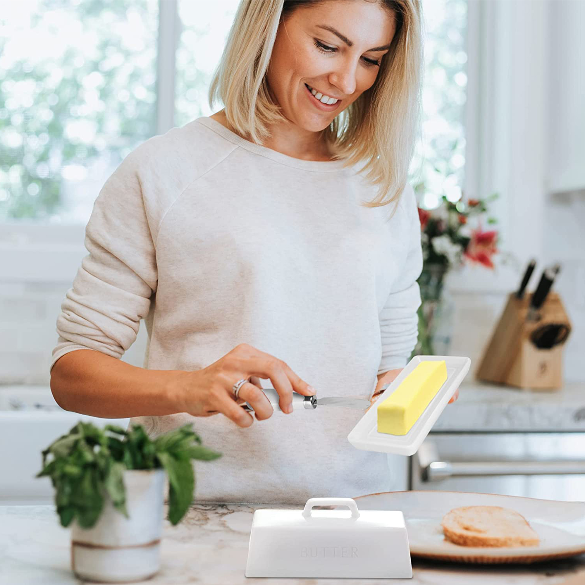 Smart House Inc White Ceramic Butter Dish Set with Lid and Butter Knife