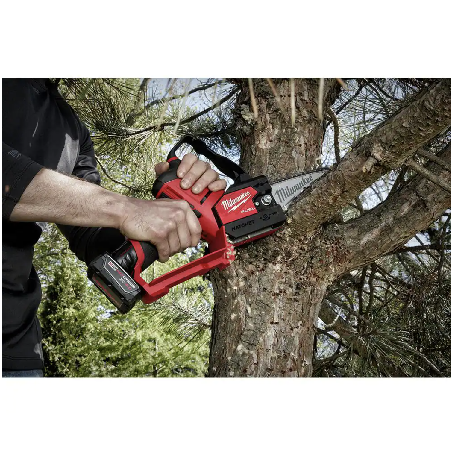 Milwaukee M12 FUEL 12-Volt Lithium-Ion Brushless Cordless 6 in. HATCHET Chainsaw (Tool-Only) with Extra 6 in. Chain (2527-20-49-16-2732)