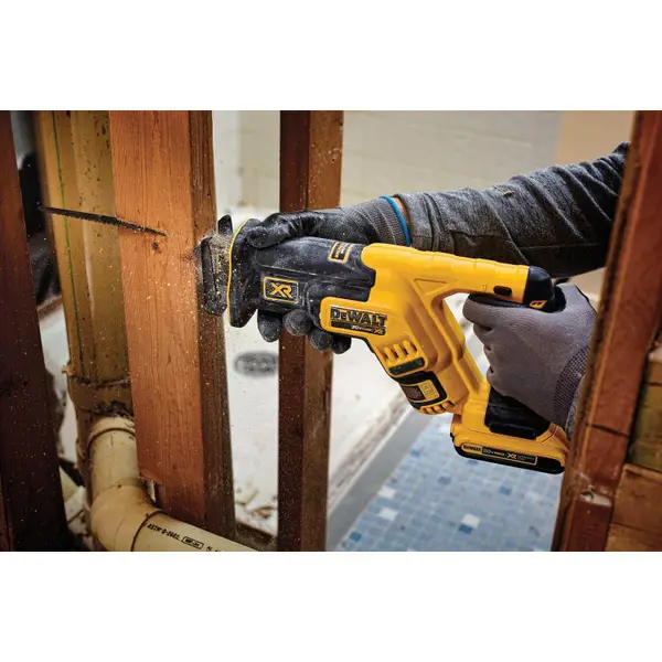 DEWALT 20V MAX XR Brushless Compact Reciprocating Saw