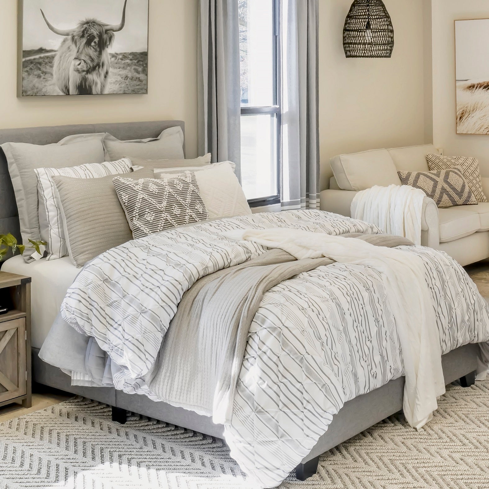 Bedding Bundle: Ravello Pintuck Stripe Comforter + Solid Kantha Pick Stitch Quilt/Coverlet