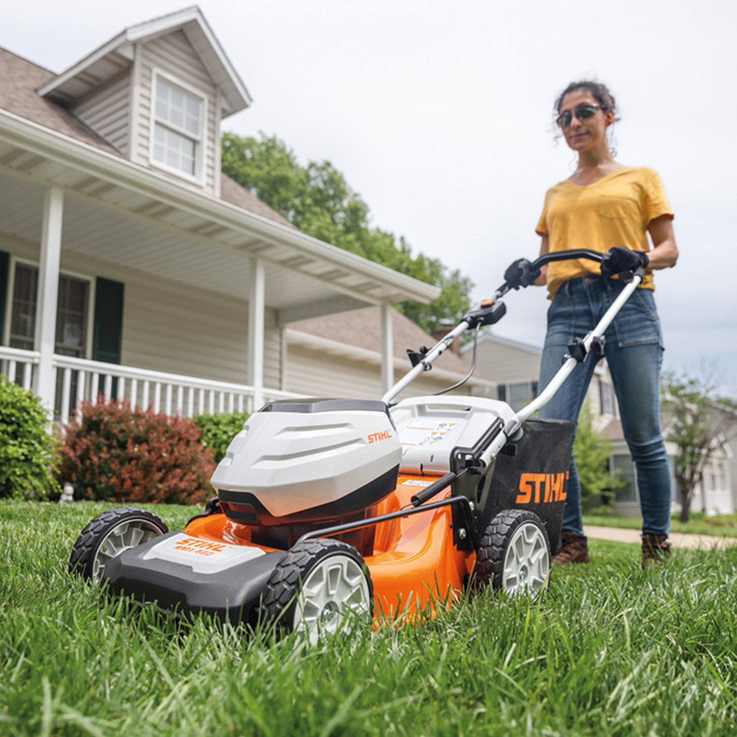 STIHL RMA 460 V 19 in. 36 V Battery Self-Propelled Lawn Mower Kit (Battery \u0026 Charger)