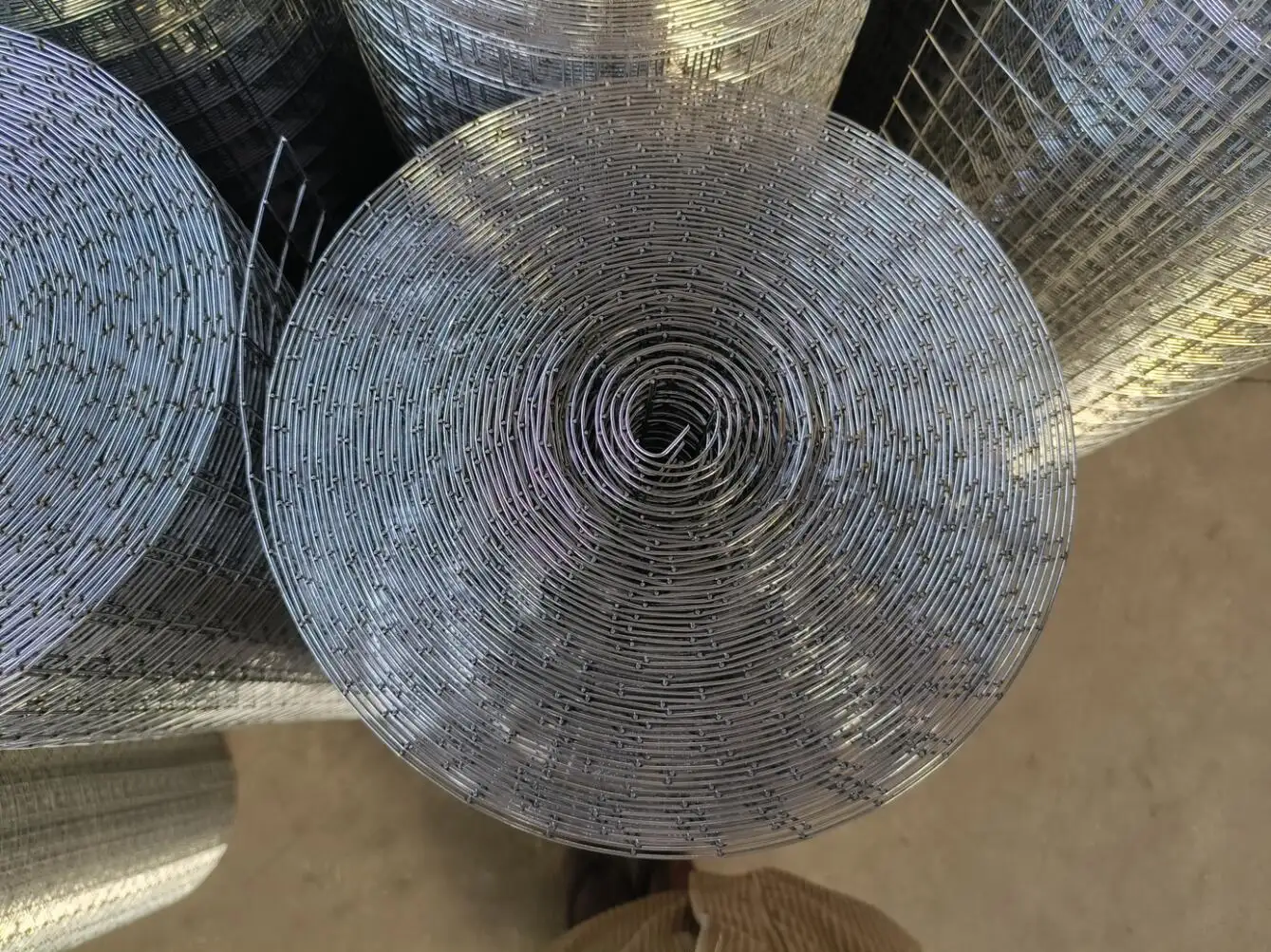 Diameter 5mm Welded Wire Mesh Iron Wire Mesh/Welded Wire Mesh Weight Per Square Meter