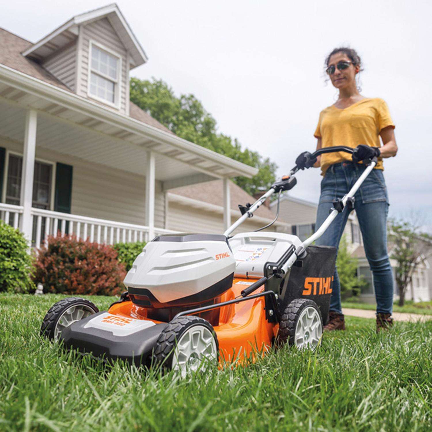 STIHL RMA 460 V 19 in. 36 V Battery Self-Propelled Lawn Mower Kit (Battery and Charger)